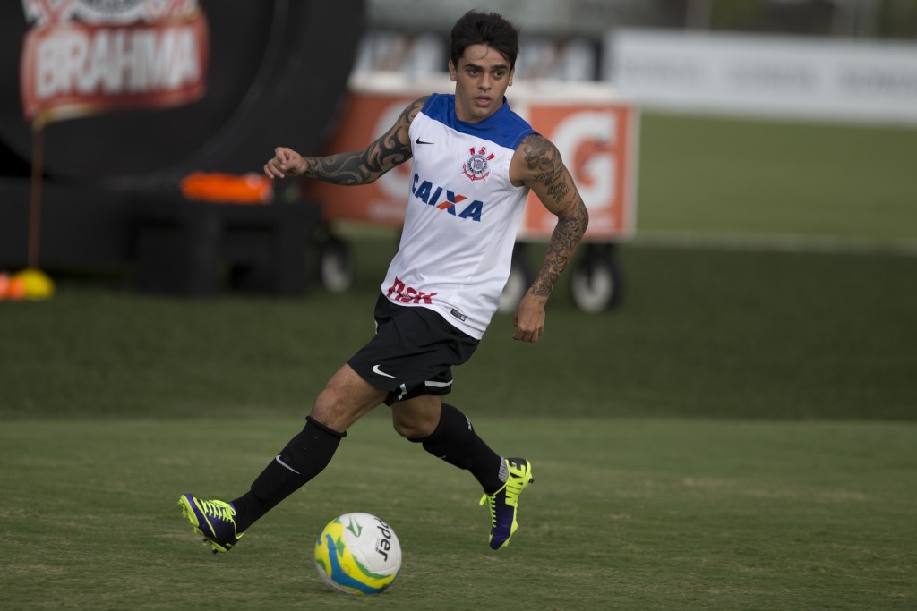 durante o treino desta tarde no CT Joaquim Grava, zona leste de São Paulo. O próximo jogo da equipe será sabado, dia 25/01, contra o São Bernardo, no Estadio do Pacaembu,  jogo valido pela terceira rodada do Campeonato Paulista 2014. Sao Paulo / SP - Brasil - 23/01/2014. Foto: © Daniel Augusto Jr. / Ag. Corinthians