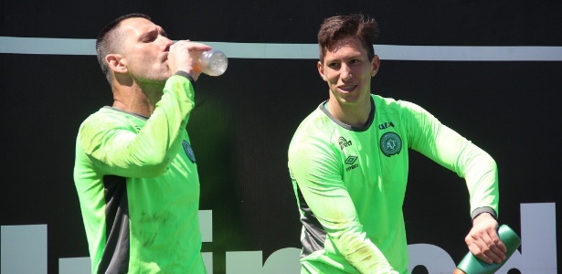 jackson-follmann-durante-treino-da-chapecoense-na-temporada-2016-1481747478321_615x300