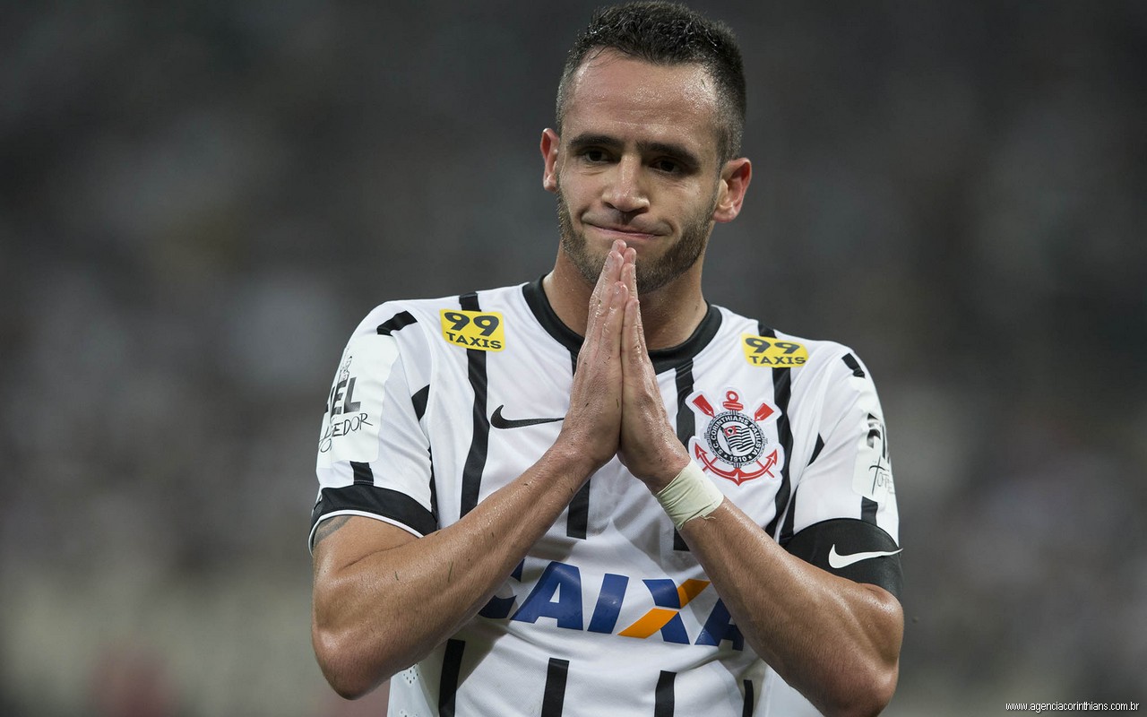 durante o jogo realizado esta noite na Arena Corinthians, entre Corinthians/SP x Sport/PE, valido pela 18a. rodada do Campeonato Brasileiro de 2015 Juiz: Luiz Flavio de Oliveira - Sao Paulo/Brasil - 12/08/2015. Foto: © Daniel Augusto Jr. / Ag. Corinthians